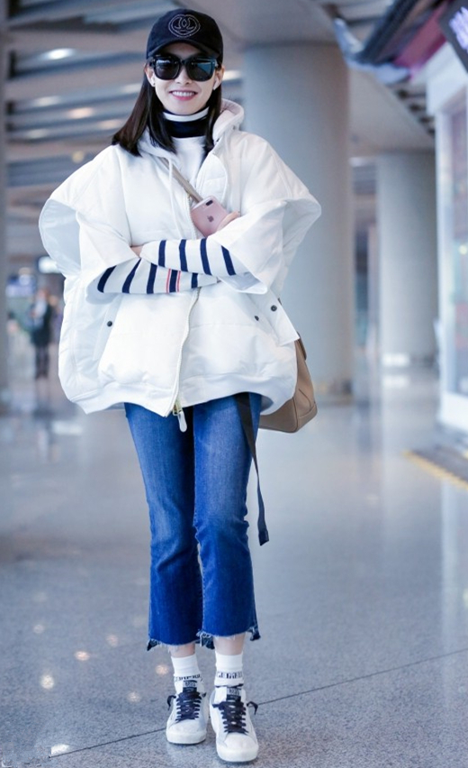 轻巧羽绒背心舒适穿出小蛮腰,时尚羽绒背心保暖又轻巧的好搭配