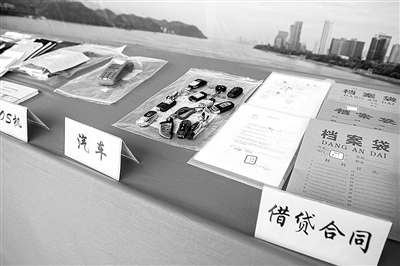 车租出去出了事故,租来的车坏了费用由谁来出