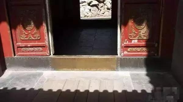 为什么寺庙有门槛,踩了寺庙门槛怎么补救啊