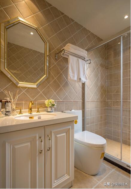 马桶水箱水满还往外溢水怎么回事,马桶漏水水箱存不住水是怎么回事