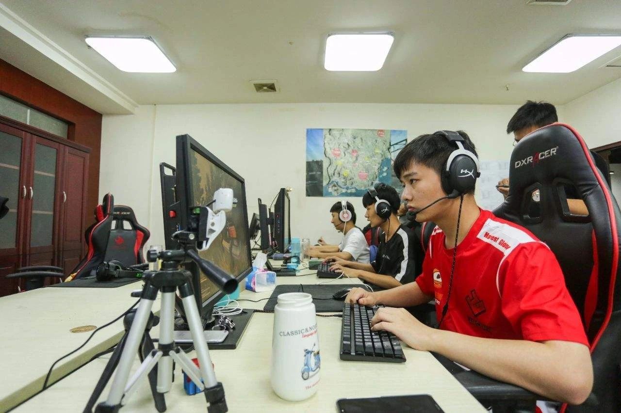 如何看待《王者荣耀》代练花220万买房？|灵魂拷问