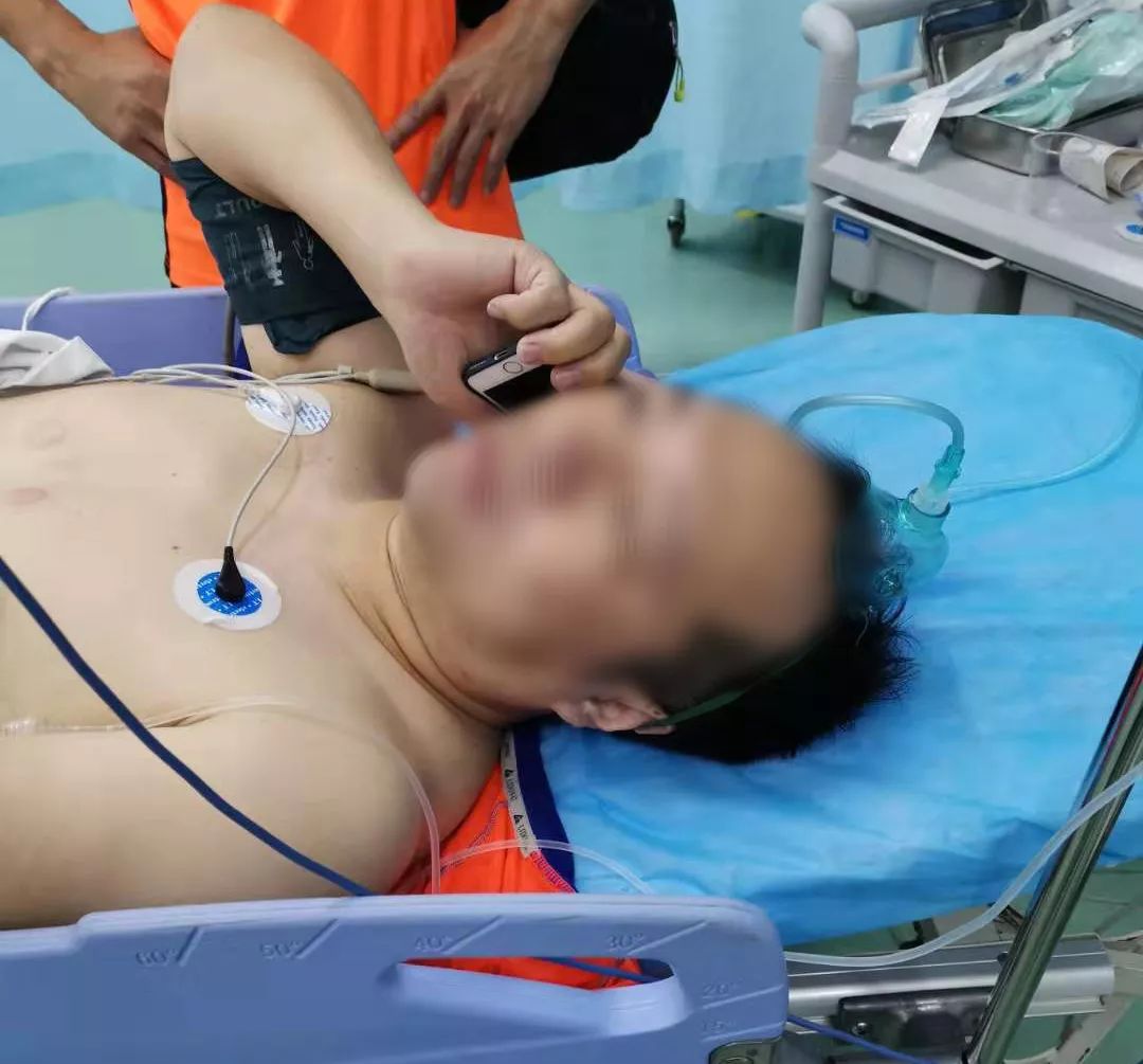 足球球员心脏骤停抢救成功案例,足球赛老人心脏骤停