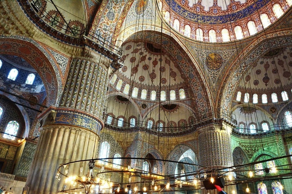 巴黎圣母院教堂叫什么名字,巴黎圣母院和潮州教堂对比