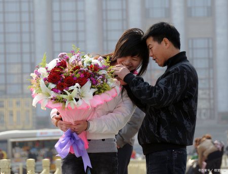 女友当过小三介意吗,发现女朋友做错事要给机会吗