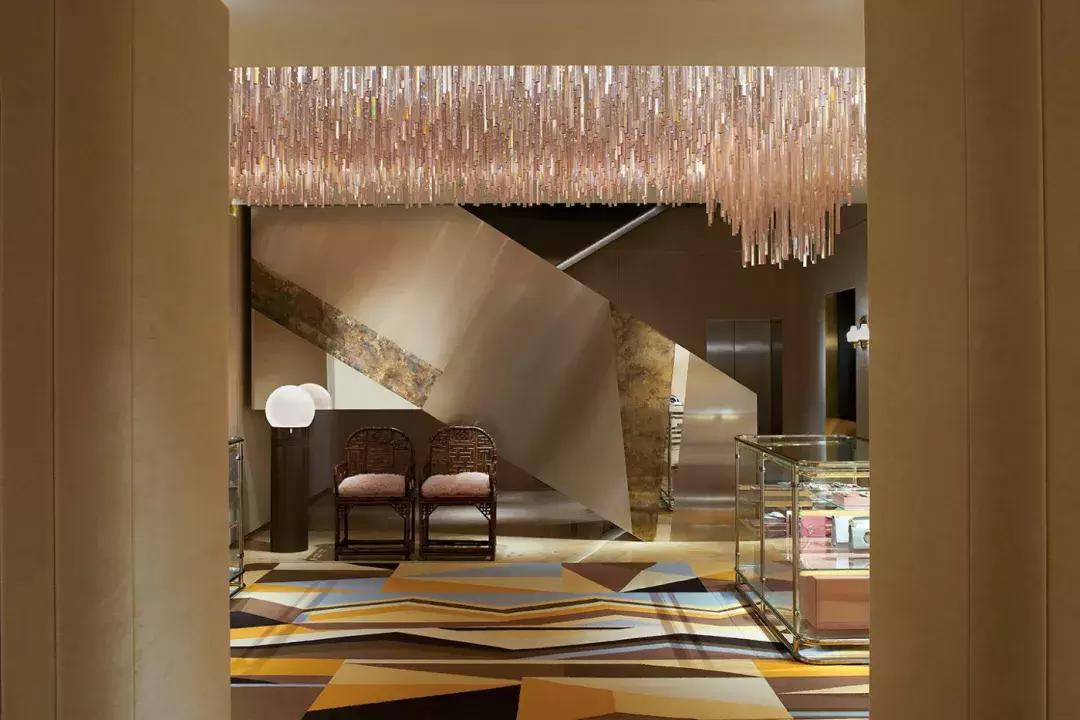 全世界最豪华的奢侈品店楼梯设计，只有大理石才配得上