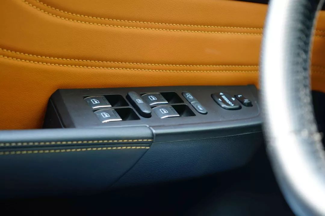 新特DEV1试驾体验：续航300落地7万，不靠补贴也能打？