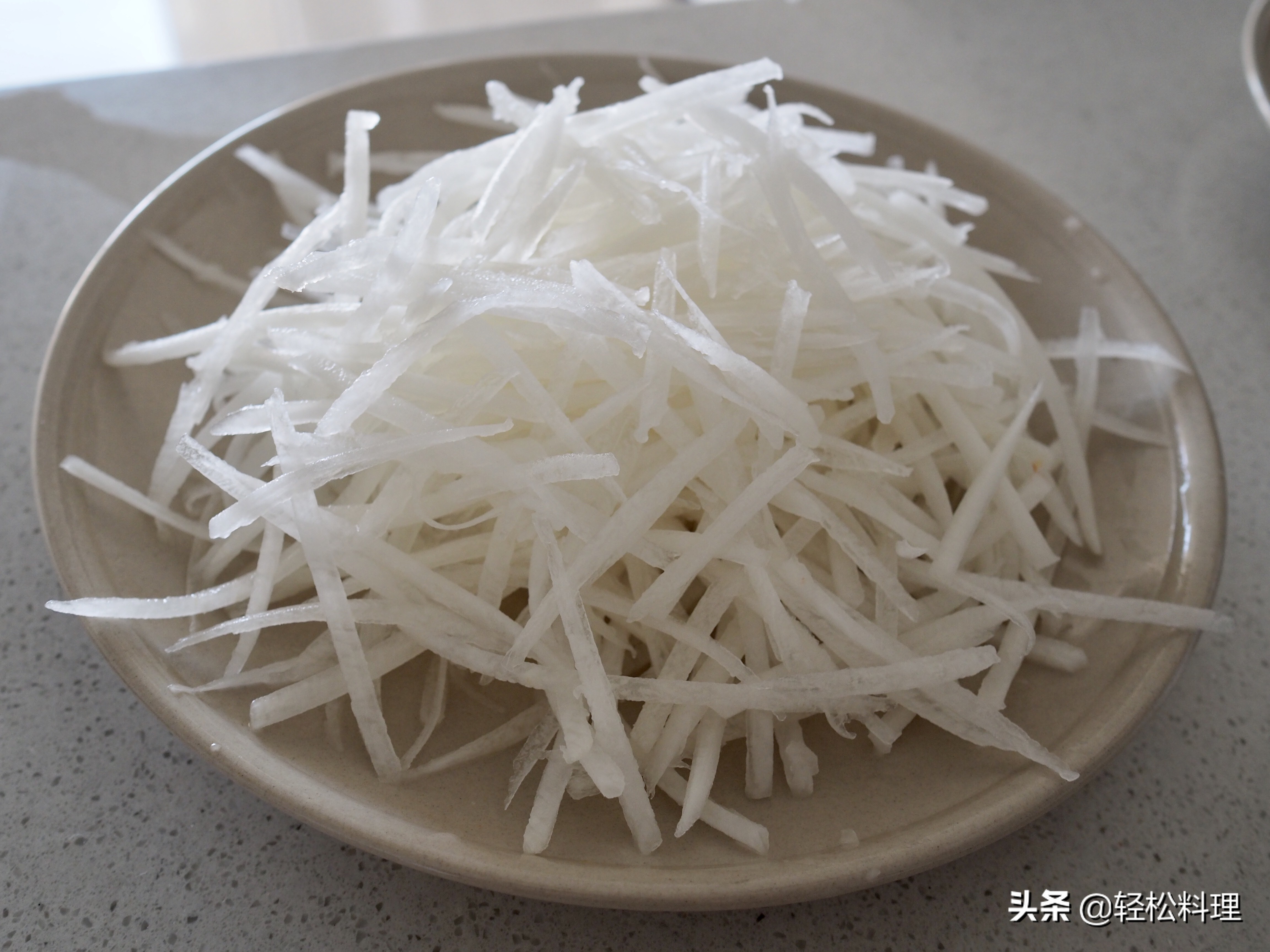 张文宏：鱼汤这样喝才营养！很多人都错了，教你快速熬鱼汤的窍门