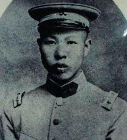 开国元帅当中,唯有他没有子女,初恋跳崖自尽,两场婚姻甚是坎坷