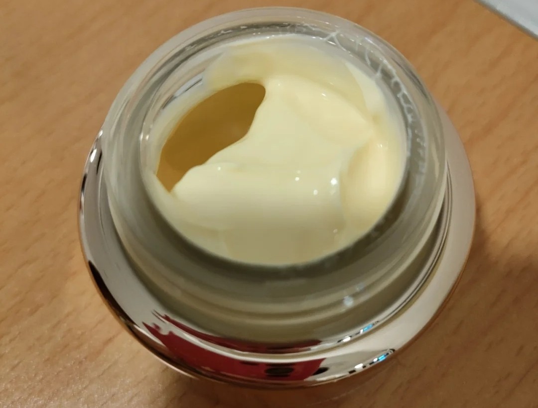 女孩买护肤品选哪几样,女人买护肤品买什么品牌