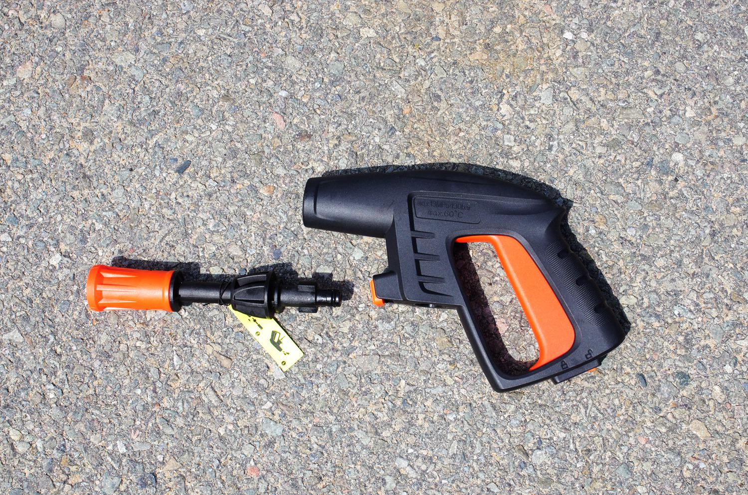 汽车布座椅有污渍怎么清洗,白色汽车上有黑色污渍怎么清洗