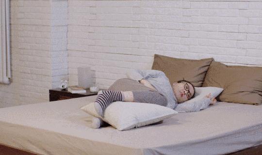 孕后期腿抽筋手腕疼什么原因,怀孕后期手麻腿抽筋是怎么回事