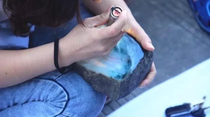 赌博是违法的请远离赌博,合法的三大赌博