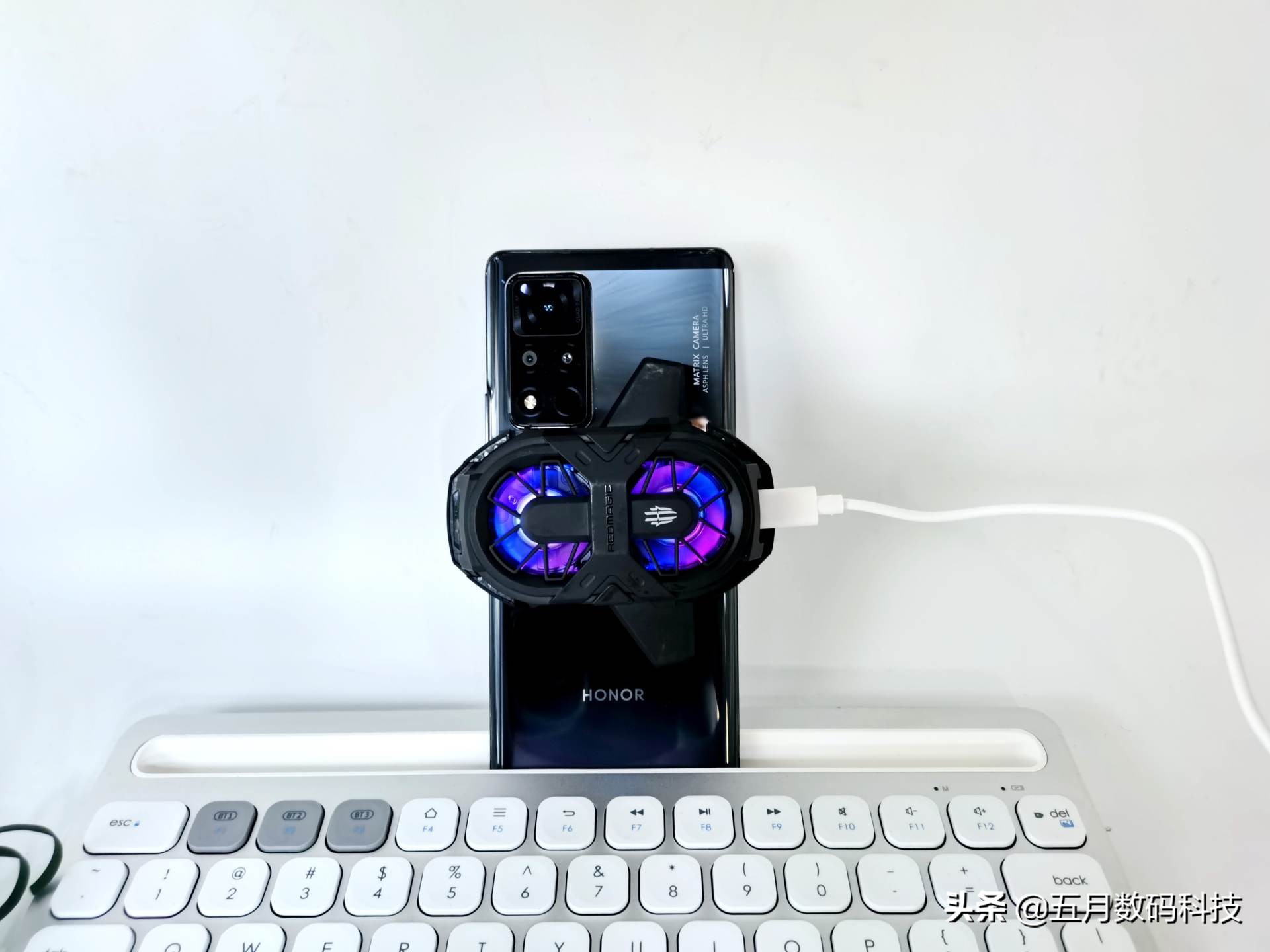 努比亚红魔6pro玩吃鸡,努比亚红魔三金属机身