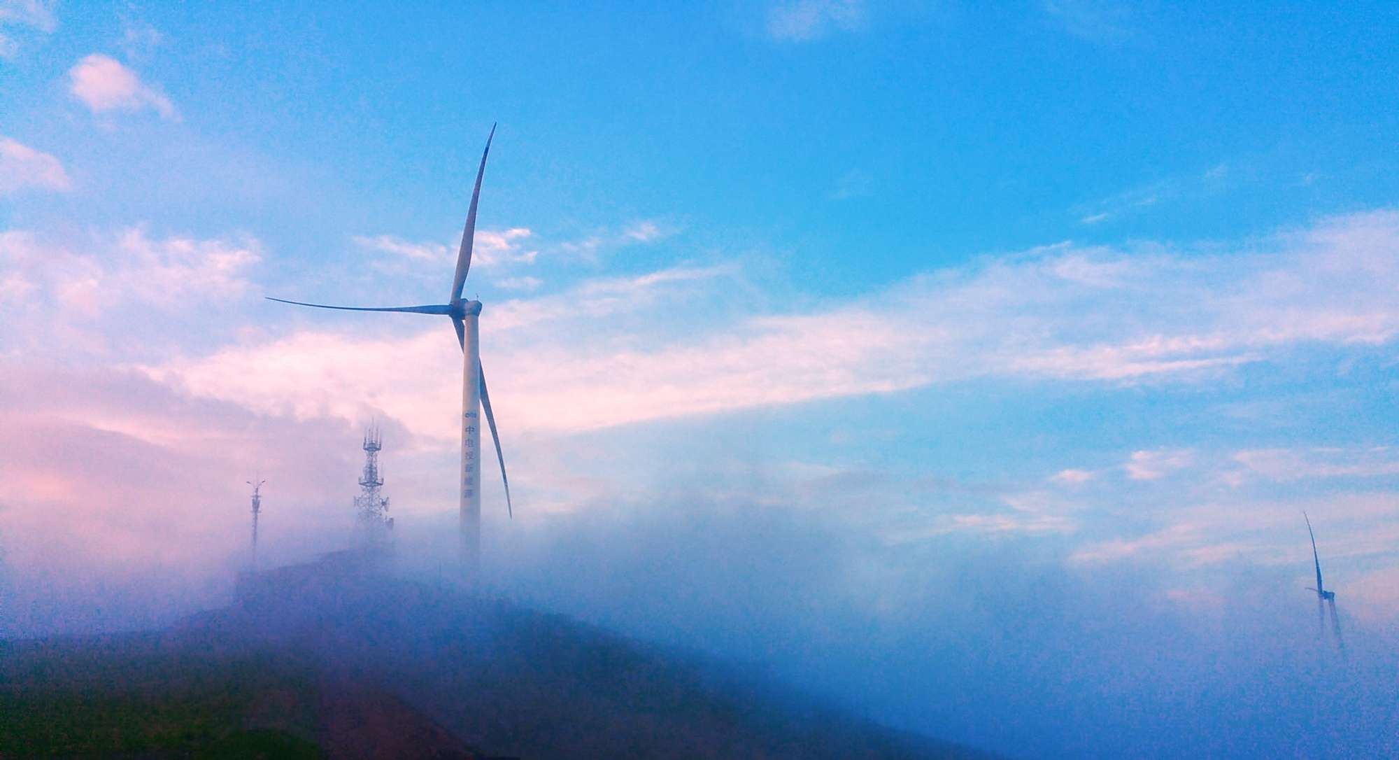 百里荒滑雪和五峰滑雪场哪个好玩 (百里荒滑雪2021何时开场)