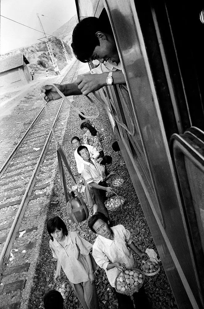 抽烟喝酒烫头完整,回忆二十几年前坐绿皮车的感觉