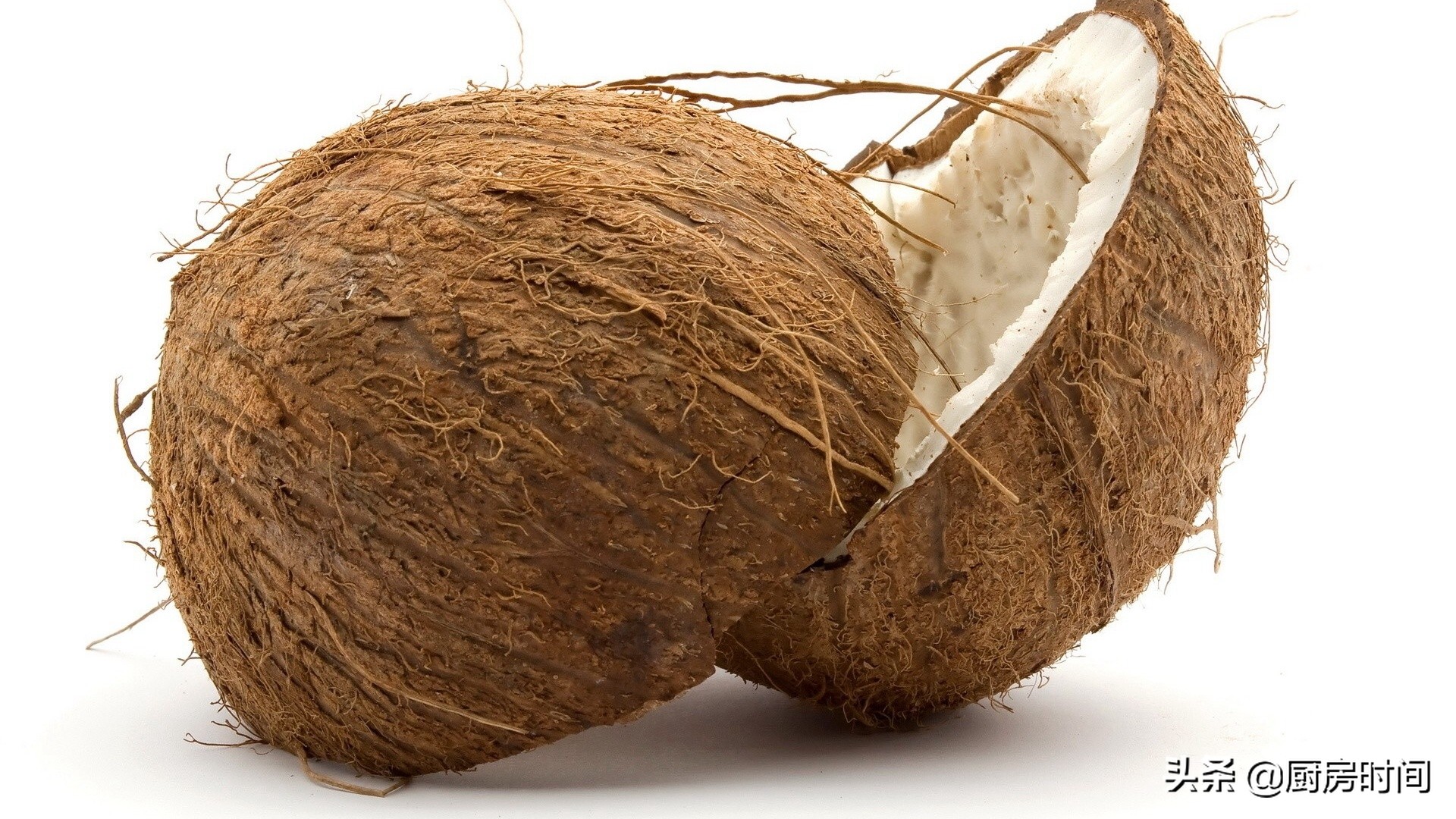 买椰子千万别挑有水晃动的，水果商贩：就喜欢这样挑椰子的顾客