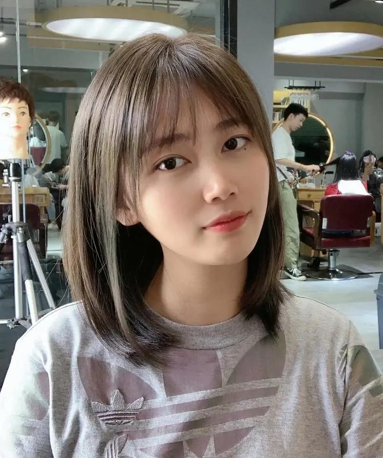 脸大适合的减龄编发发型,脸大减龄洋气的烫发型