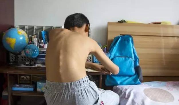 宝宝睡不睡枕头,婴儿过早用枕头会导致窒息吗