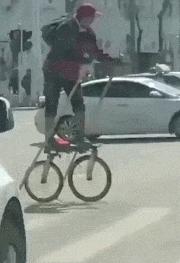 街头健身有些人不懂健身就瞎练,农村大爷习武健身一身肌肉