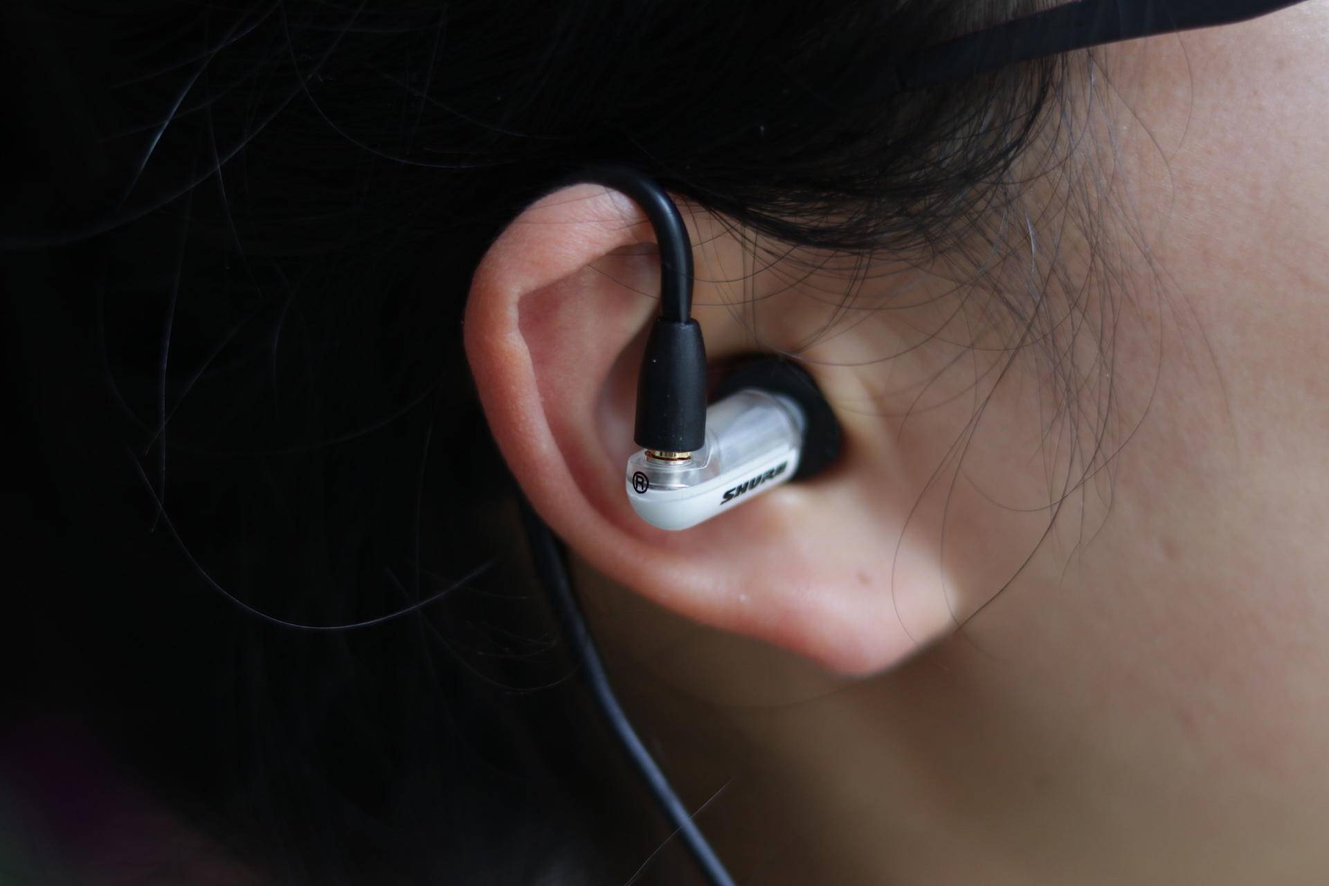 舒尔耳机试音,舒尔耳机佩戴舒服么