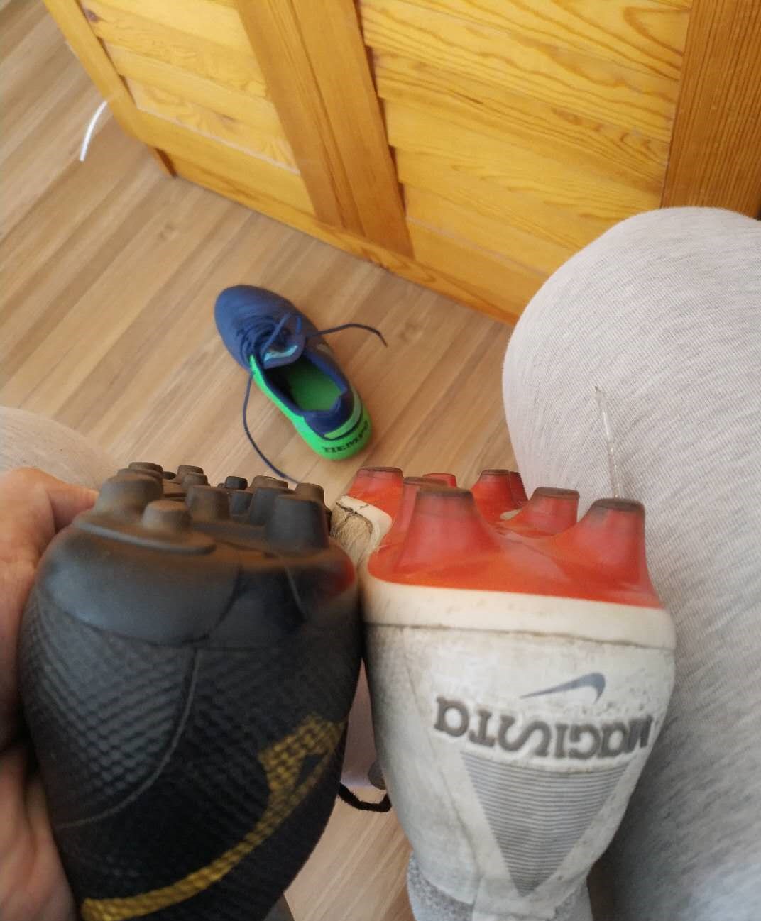 怎么选择ag足球鞋,ag大底足球鞋