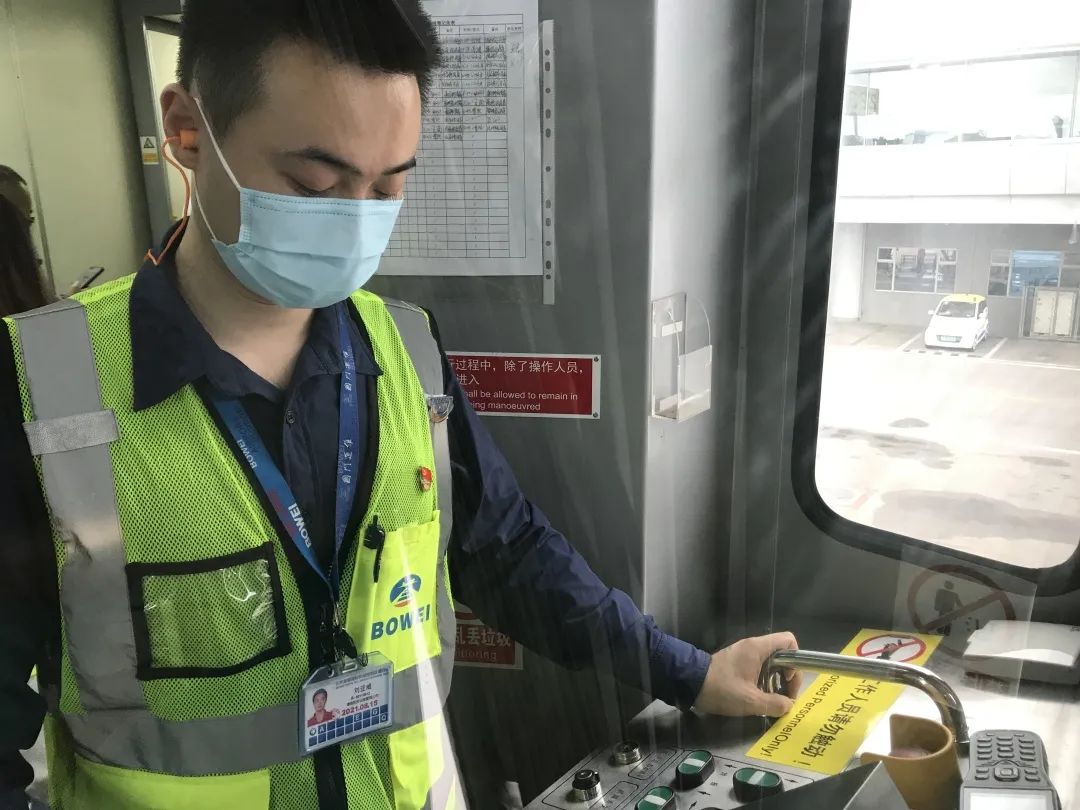 首都机场问询员,首都机场航站楼问询员