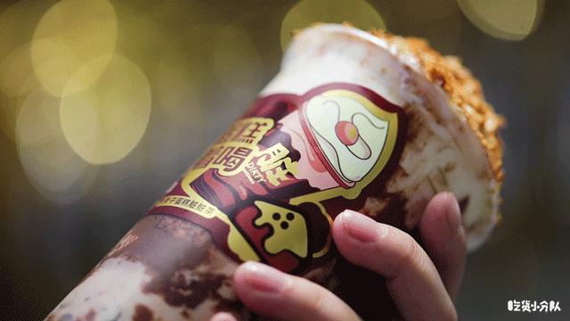 乐乐茶初冬第①杯蛋糕奶茶，联名好利来