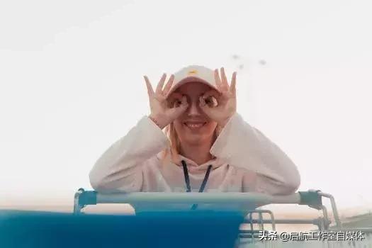 看手机眼睛疲劳用什么护眼产品好,眼睛看手机怎么护眼