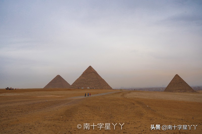 一半沙漠一半海洋图片,一半沙漠一半湖水