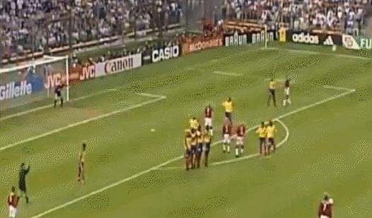 卡洛斯贝克汉姆任意球经典场面,贝克汉姆圆月弯刀十大任意球