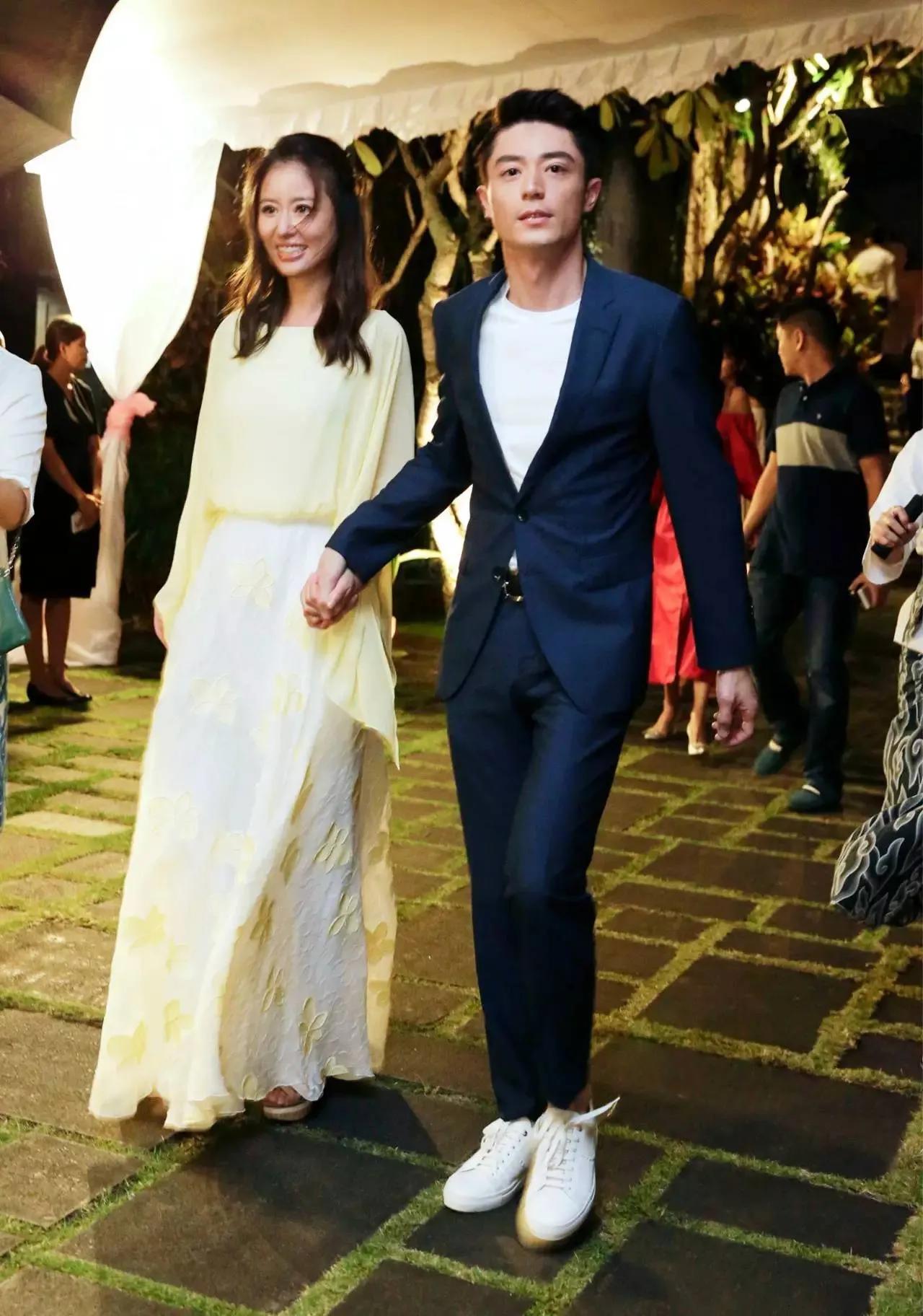 各种各样的小白鞋,小白鞋百变风格