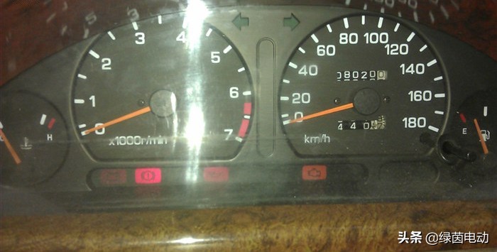 老款经典夏利两厢二手,2004年两厢夏利图片