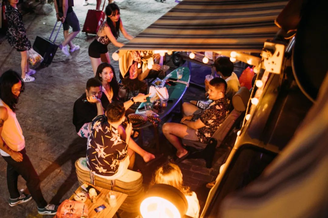 三亚后海村冲浪蹦迪,三亚后海村蹦野迪