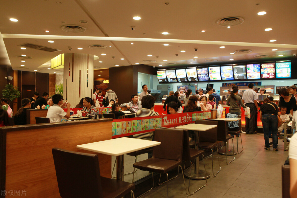 小伙开餐饮店3个月收回300百万,男子加盟餐饮店一个月亏损14万