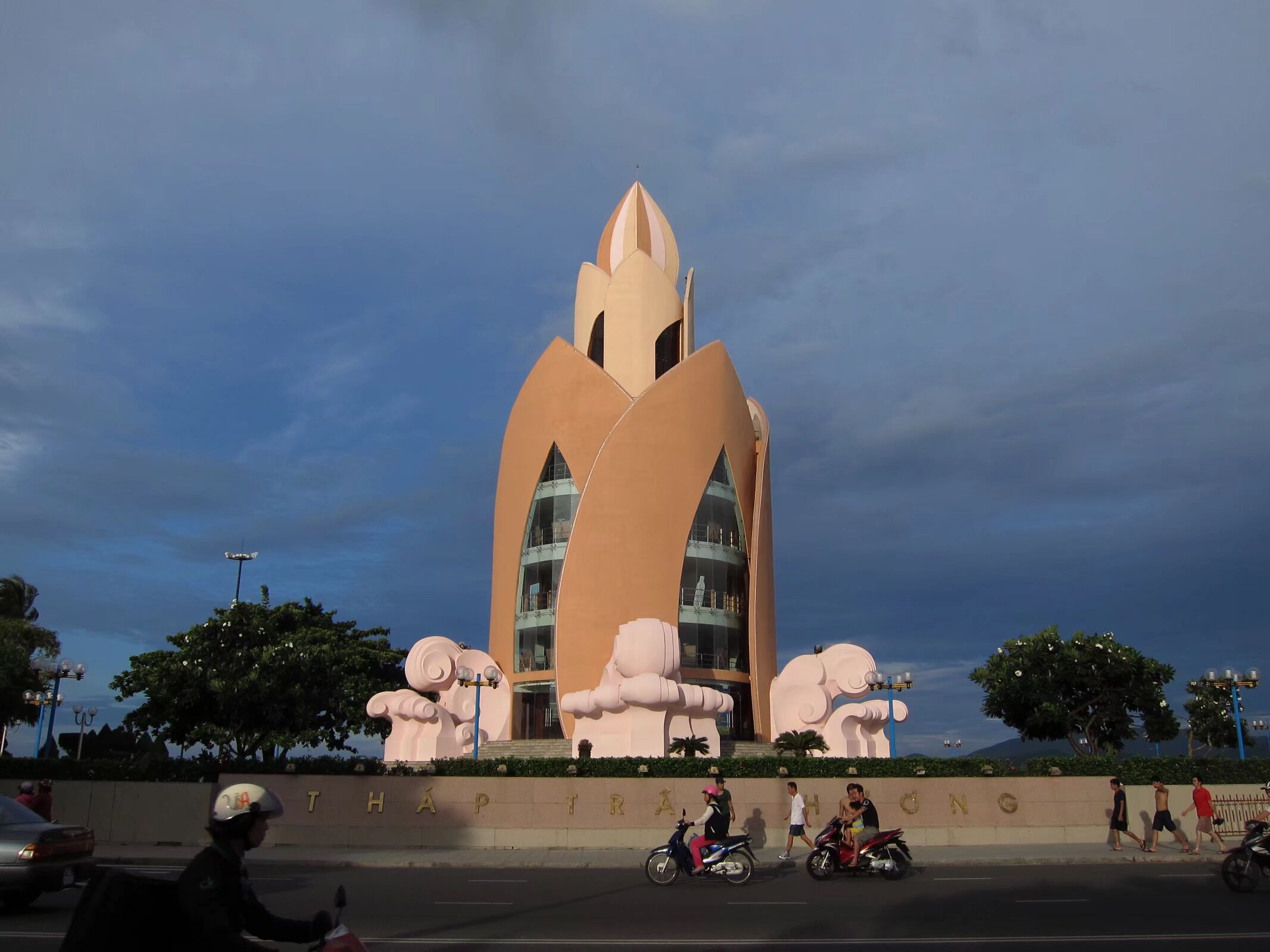 第一次越南旅游芽庄,越南芽庄骑行旅行