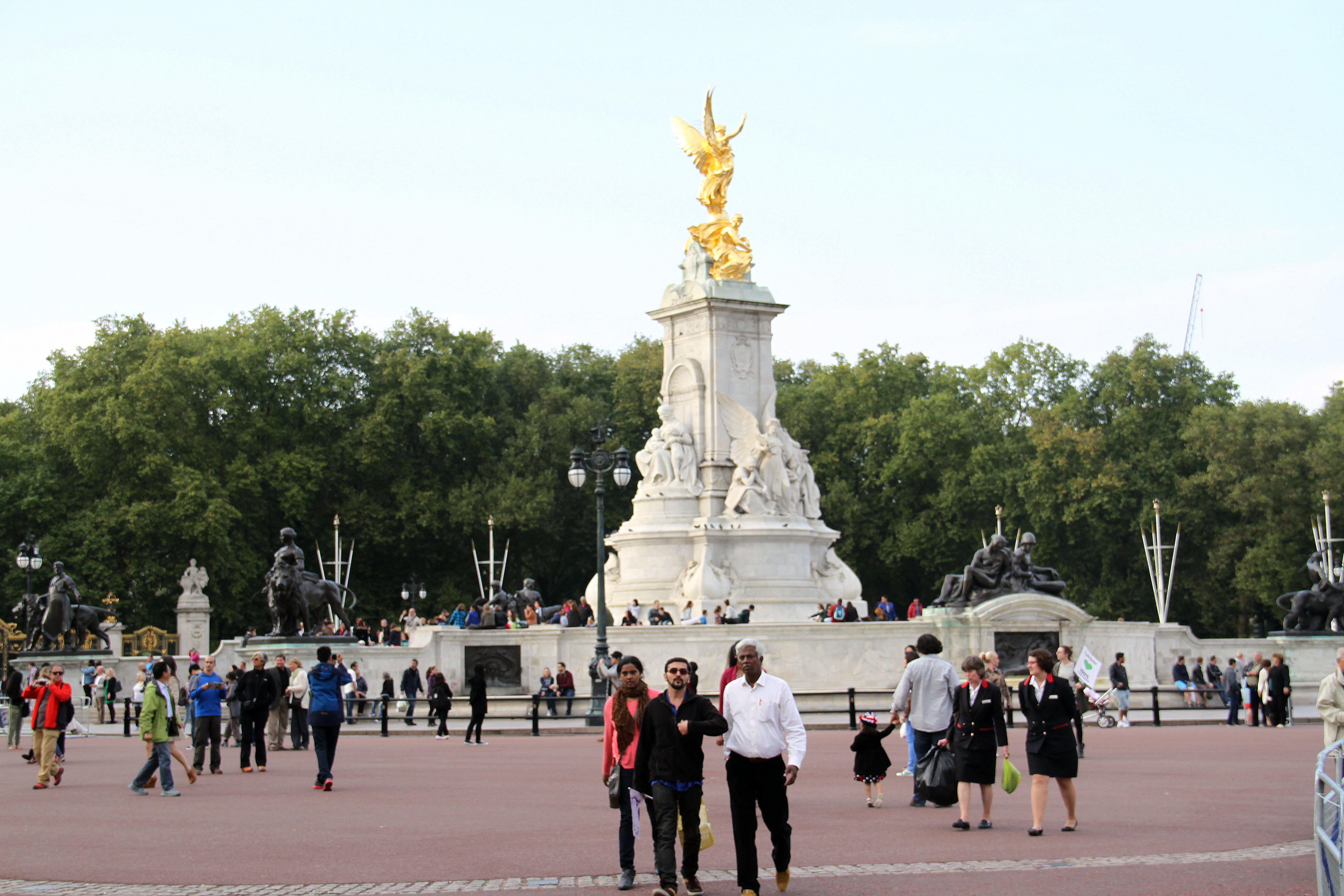 英国真正的白金汉宫,英国王室白金汉宫门口