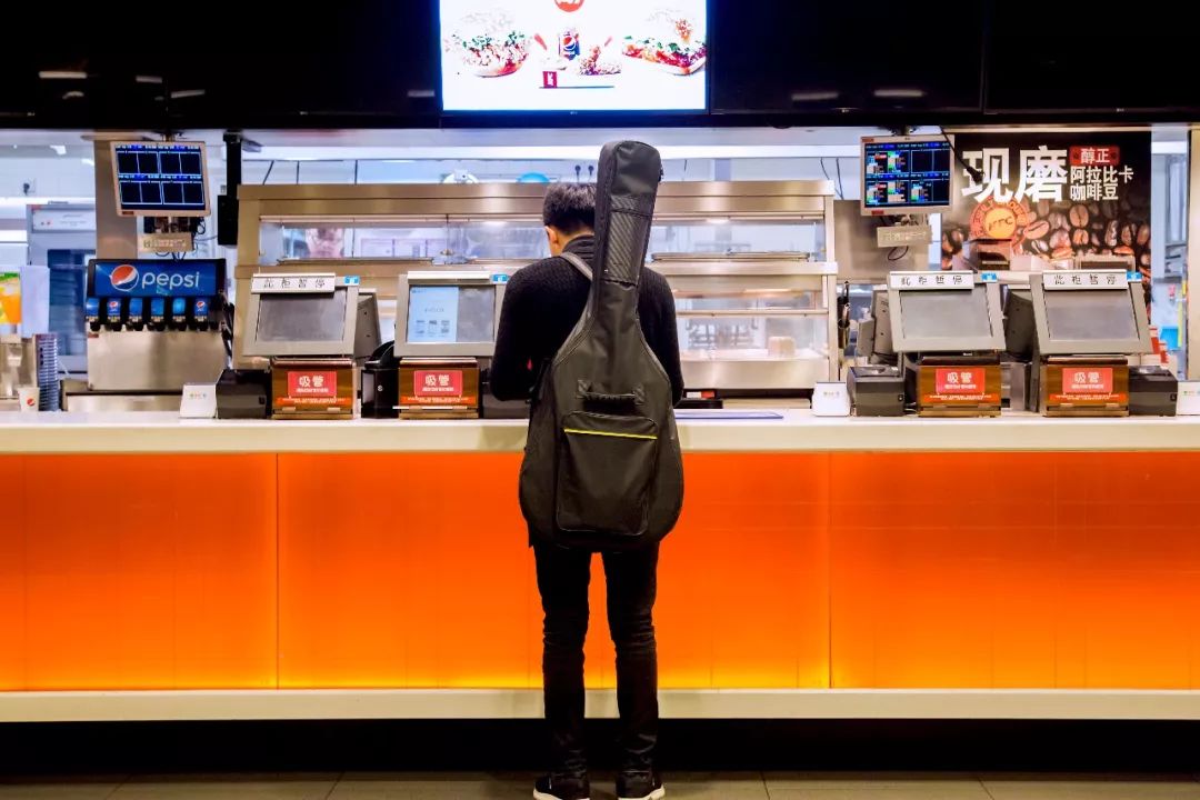 凌晨3点不回家的人,凌晨两点没有回家的人