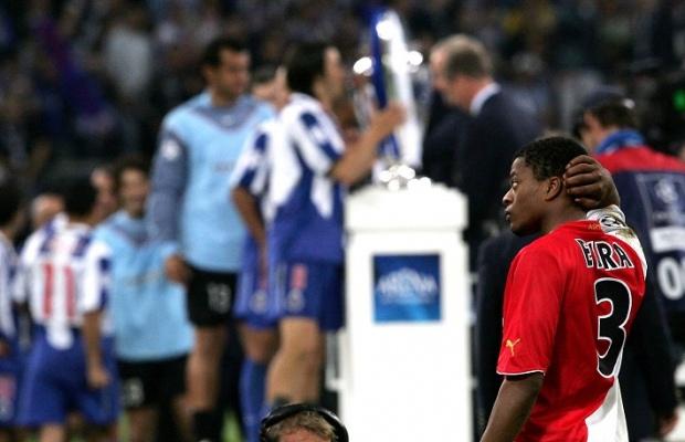 埃弗拉庆祝曼联夺冠,足坛故事录