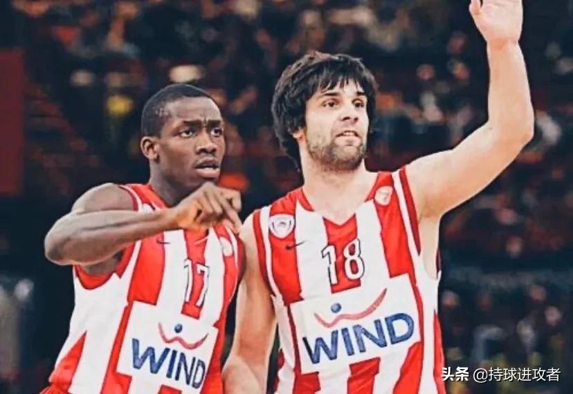 贝弗利见证詹姆斯,贝弗利跨过里弗斯