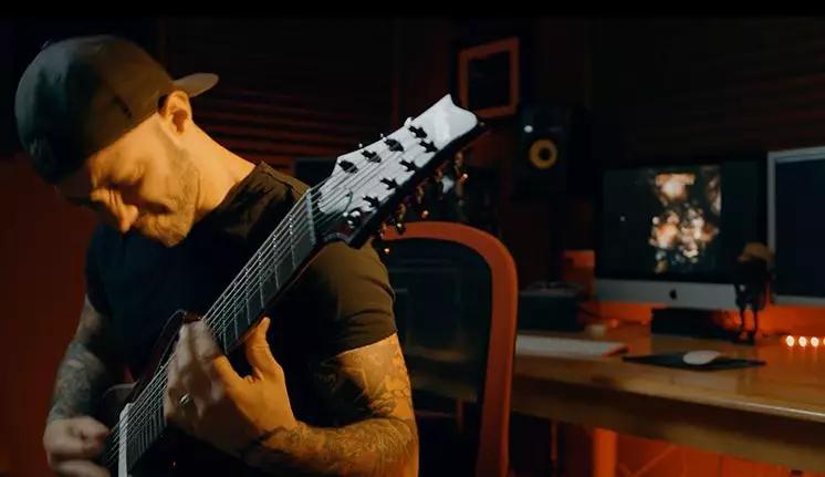 在高手如林的比赛中获胜,世界顶级四位吉他大师