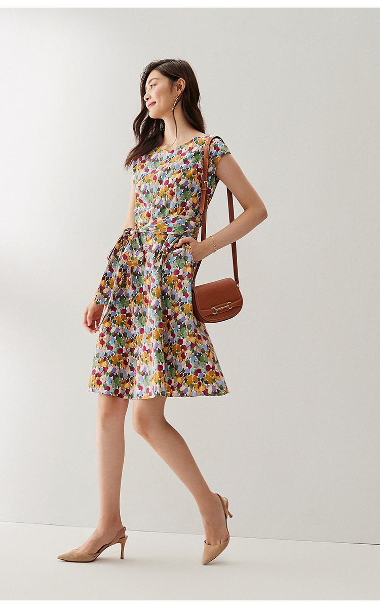 每个女人都需要一条印花裙!如姚晨、白宇一般,美成一道风景线