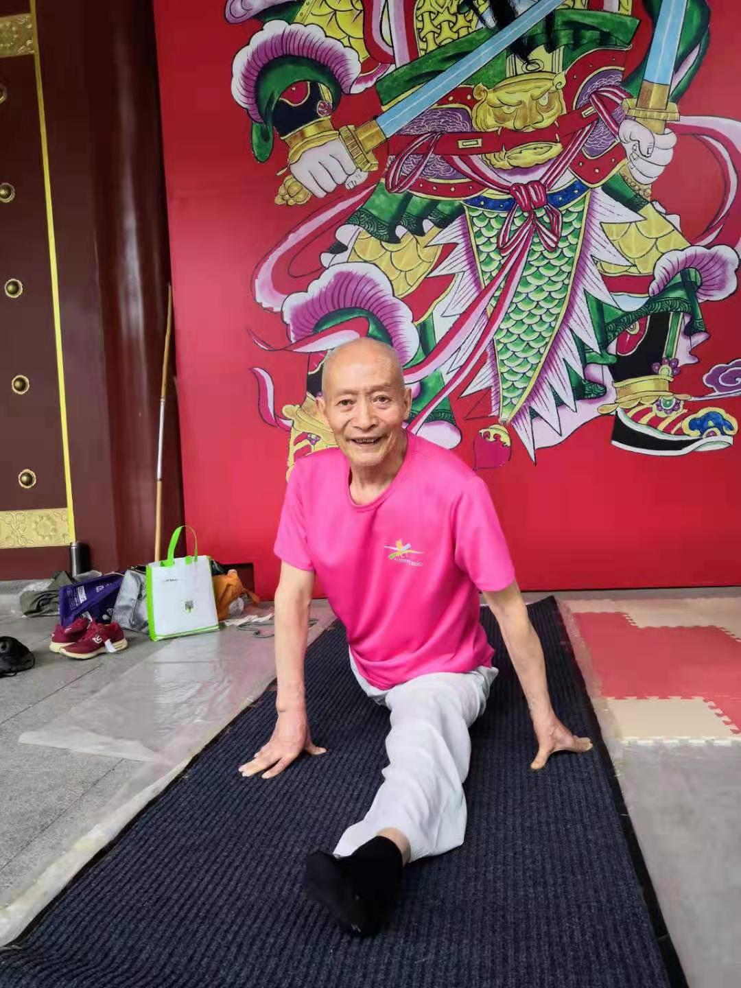 数九寒天,八十岁老夫妇每天凉水洗头擦身,我听后心里发抖