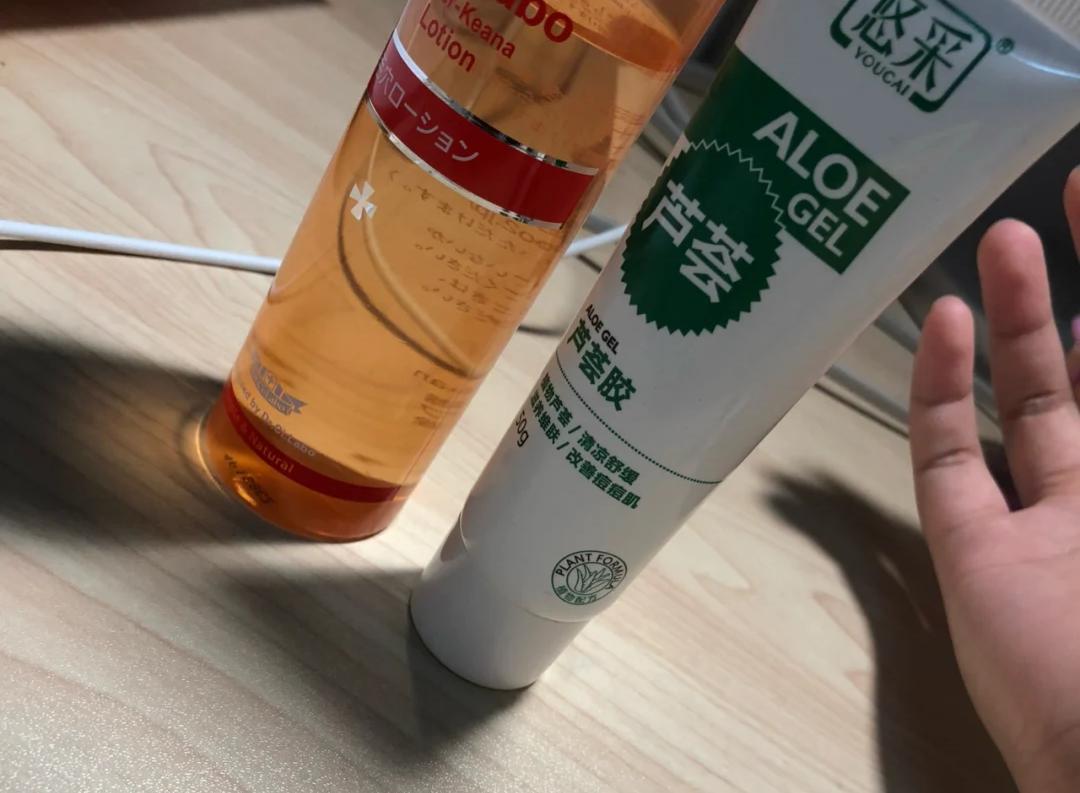 芦荟胶涂脸应该怎么正确使用,芦荟胶怎么涂在脸上才是正确的