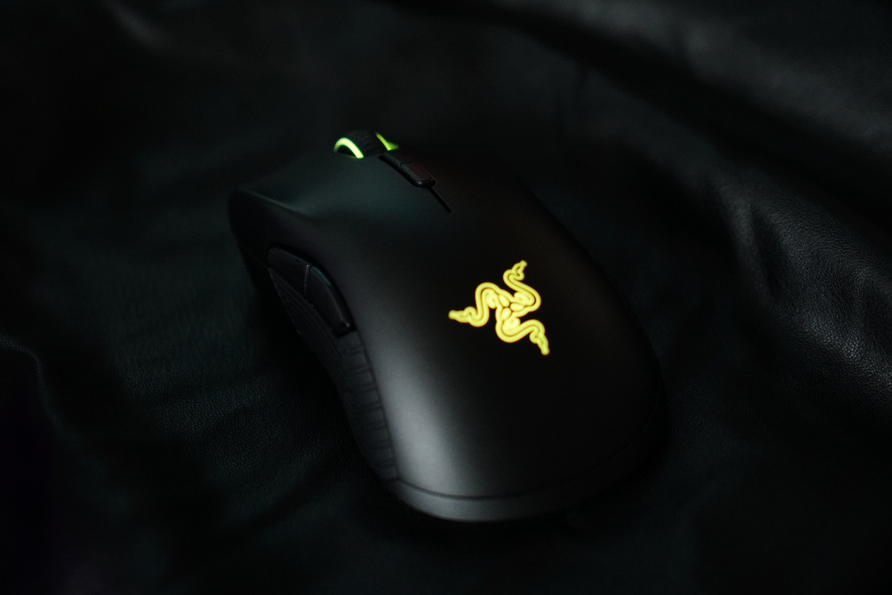 雷蛇曼巴眼镜蛇无线版鼠标开关键,雷蛇曼巴眼镜蛇无线版灯光