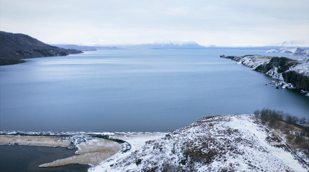 在冰岛最深的湖边自建木屋,自建木屋冰岛