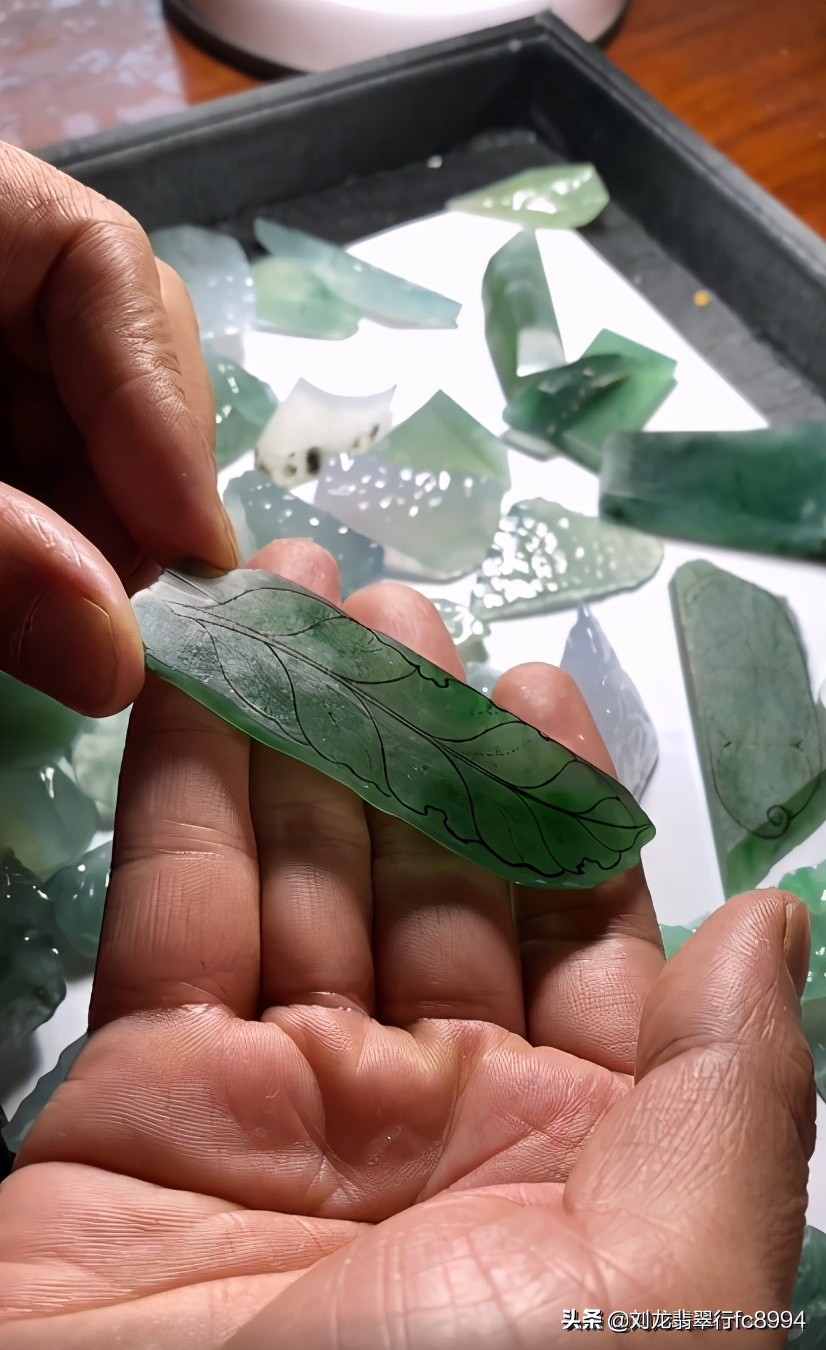 打破常规的设计,另类的翡翠仿真叶子,不一样的成品效果
