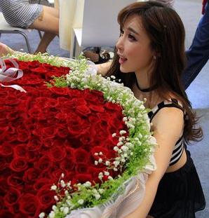 曾在CJ上收获9999朵玫瑰的韩国女主播，竟然还未成年？