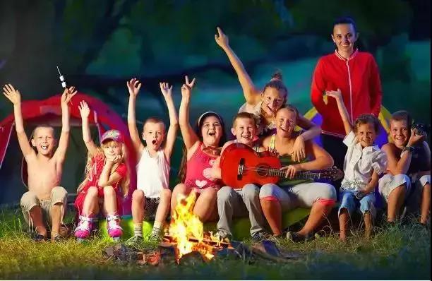 小猪佩奇去露营中英文字幕,小猪佩奇告诉了我们什么道理