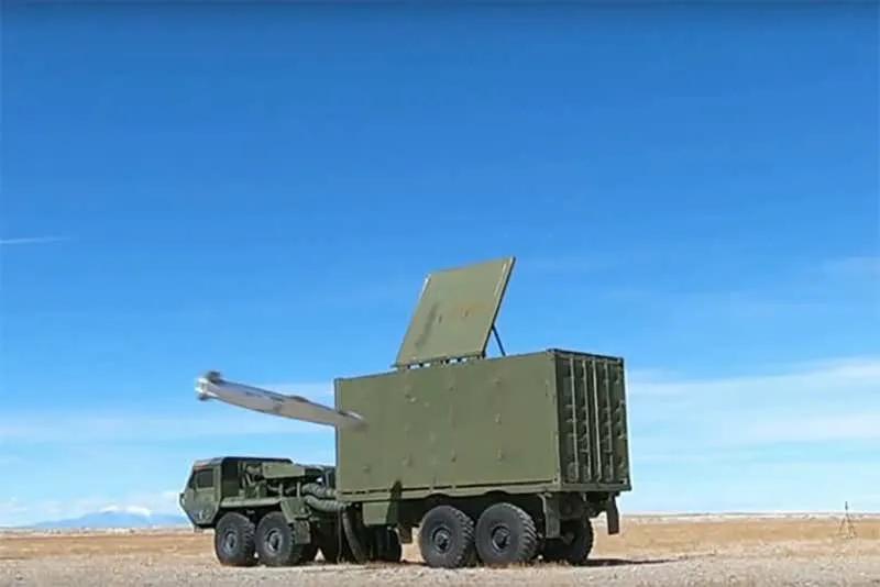 精准炸弹炸毁战机视频,精确制导炸弹精确击中目标全过程