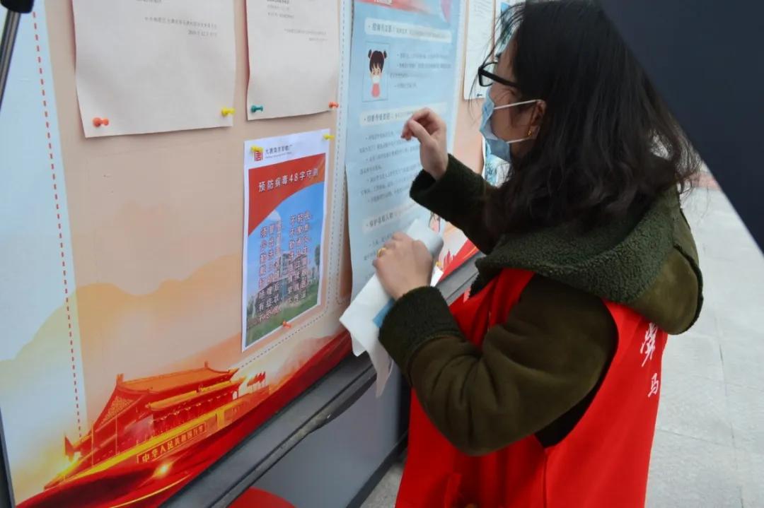 他一直都在诗歌,她一直都在作文600字